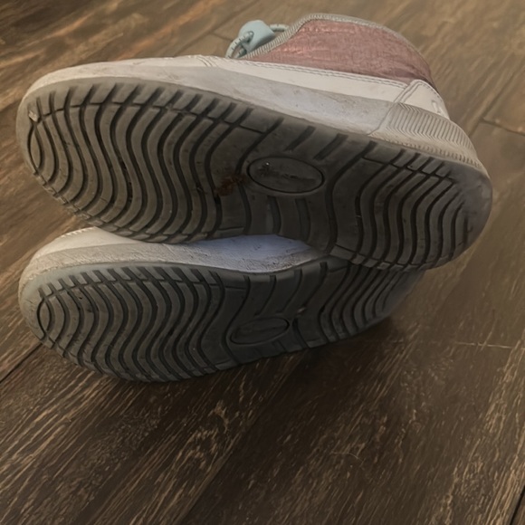 3 for $15 - Bundle 3 items and save - Lands End winter mid rise sneakers size 11 - Picture 3 of 4